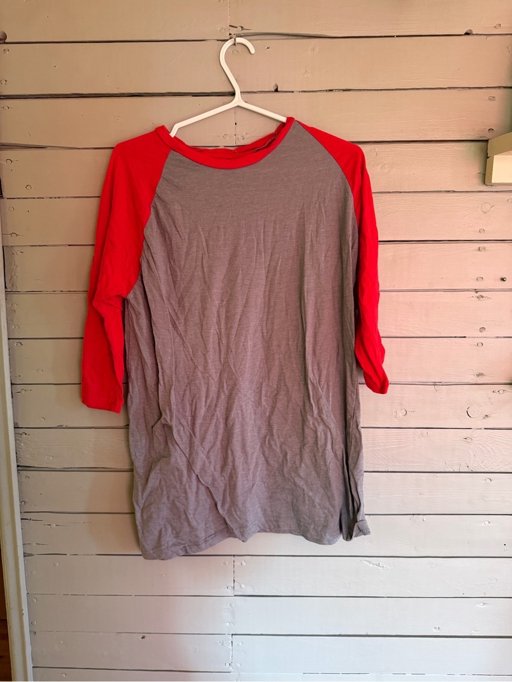 Wright & Ditson Gray Tee with Red Collar